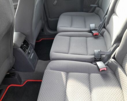 Серый Фольксваген Туран, объемом двигателя 1.9 л и пробегом 350 тыс. км за 2600 $, фото 9 на Automoto.ua