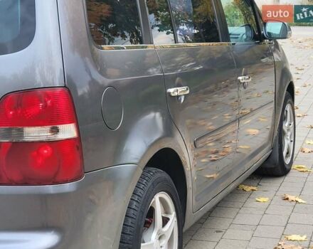 Серый Фольксваген Туран, объемом двигателя 2 л и пробегом 330 тыс. км за 5300 $, фото 13 на Automoto.ua