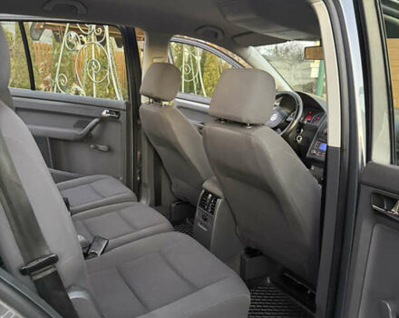 Серый Фольксваген Туран, объемом двигателя 1.9 л и пробегом 380 тыс. км за 4950 $, фото 29 на Automoto.ua