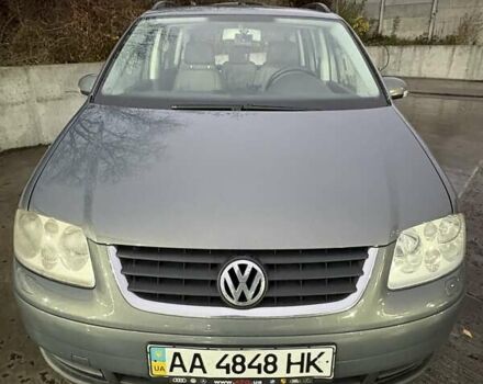 Серый Фольксваген Туран, объемом двигателя 2 л и пробегом 214 тыс. км за 6600 $, фото 2 на Automoto.ua