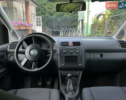 Серый Фольксваген Туран, объемом двигателя 1.6 л и пробегом 230 тыс. км за 5790 $, фото 7 на Automoto.ua