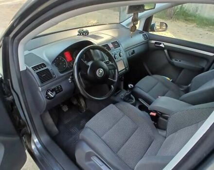 Сірий Фольксваген Туран, об'ємом двигуна 1.6 л та пробігом 235 тис. км за 5900 $, фото 3 на Automoto.ua