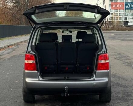 Серый Фольксваген Туран, объемом двигателя 1.6 л и пробегом 223 тыс. км за 6300 $, фото 16 на Automoto.ua