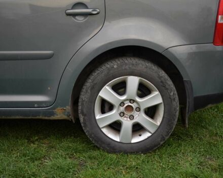 Серый Фольксваген Туран, объемом двигателя 2 л и пробегом 370 тыс. км за 4950 $, фото 5 на Automoto.ua