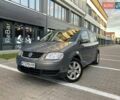 Сірий Фольксваген Туран, об'ємом двигуна 1.6 л та пробігом 235 тис. км за 5150 $, фото 1 на Automoto.ua