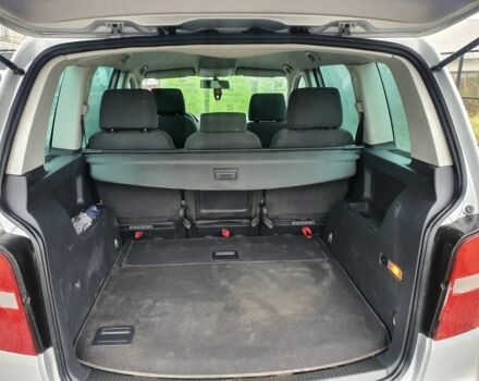 Сірий Фольксваген Туран, об'ємом двигуна 1.6 л та пробігом 270 тис. км за 4700 $, фото 8 на Automoto.ua