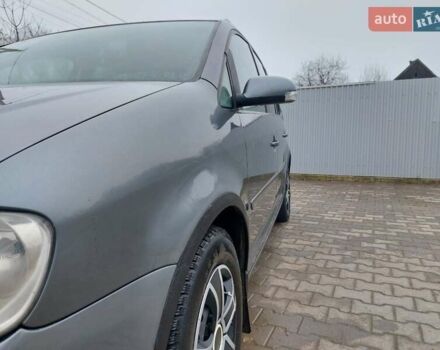 Серый Фольксваген Туран, объемом двигателя 1.97 л и пробегом 320 тыс. км за 6200 $, фото 4 на Automoto.ua