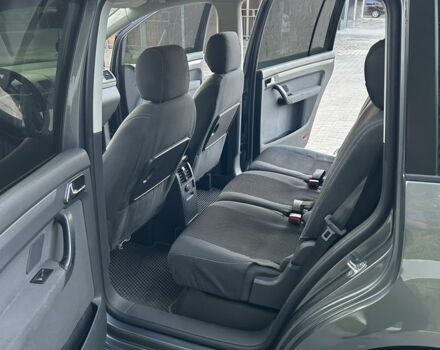 Серый Фольксваген Туран, объемом двигателя 2 л и пробегом 280 тыс. км за 6000 $, фото 4 на Automoto.ua