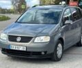 Серый Фольксваген Туран, объемом двигателя 1.6 л и пробегом 235 тыс. км за 4850 $, фото 1 на Automoto.ua