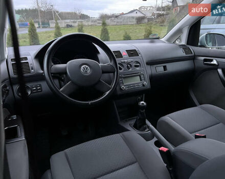 Сірий Фольксваген Туран, об'ємом двигуна 1.6 л та пробігом 307 тис. км за 4900 $, фото 33 на Automoto.ua