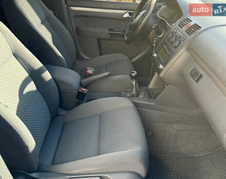 Серый Фольксваген Туран, объемом двигателя 1.9 л и пробегом 205 тыс. км за 5600 $, фото 25 на Automoto.ua