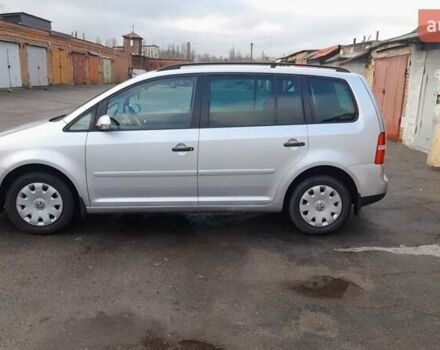 Серый Фольксваген Туран, объемом двигателя 1.6 л и пробегом 225 тыс. км за 5999 $, фото 3 на Automoto.ua