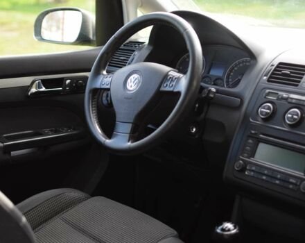 Серый Фольксваген Туран, объемом двигателя 2 л и пробегом 370 тыс. км за 4950 $, фото 13 на Automoto.ua