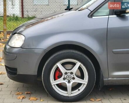 Серый Фольксваген Туран, объемом двигателя 2 л и пробегом 330 тыс. км за 5300 $, фото 16 на Automoto.ua