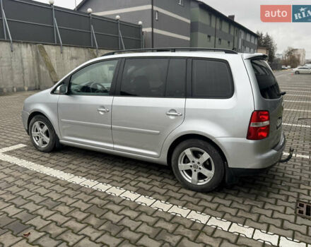 Сірий Фольксваген Туран, об'ємом двигуна 1.6 л та пробігом 262 тис. км за 5500 $, фото 2 на Automoto.ua