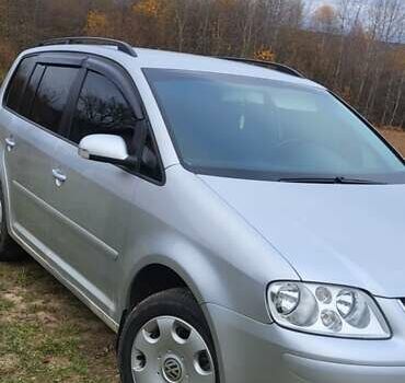 Серый Фольксваген Туран, объемом двигателя 1.6 л и пробегом 269 тыс. км за 6200 $, фото 1 на Automoto.ua