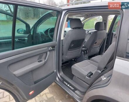 Серый Фольксваген Туран, объемом двигателя 1.97 л и пробегом 320 тыс. км за 6200 $, фото 16 на Automoto.ua