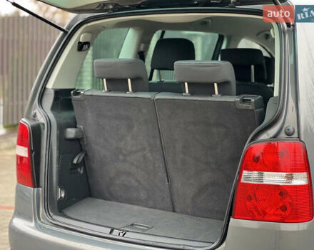 Сірий Фольксваген Туран, об'ємом двигуна 1.6 л та пробігом 173 тис. км за 5900 $, фото 15 на Automoto.ua