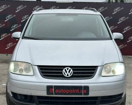 Серый Фольксваген Туран, объемом двигателя 1.6 л и пробегом 338 тыс. км за 5500 $, фото 1 на Automoto.ua