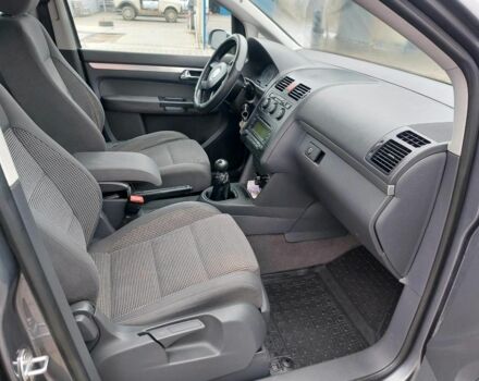 Серый Фольксваген Туран, объемом двигателя 2 л и пробегом 320 тыс. км за 6200 $, фото 6 на Automoto.ua