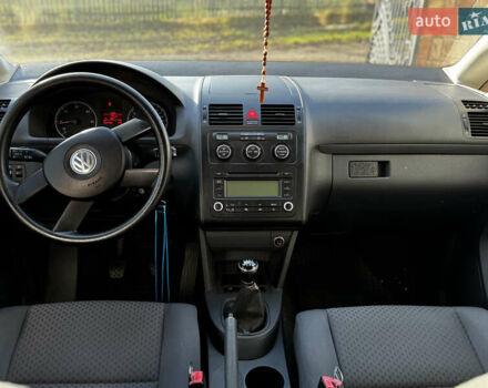 Серый Фольксваген Туран, объемом двигателя 1.9 л и пробегом 205 тыс. км за 5600 $, фото 14 на Automoto.ua