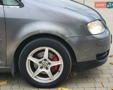 Серый Фольксваген Туран, объемом двигателя 2 л и пробегом 330 тыс. км за 5300 $, фото 14 на Automoto.ua