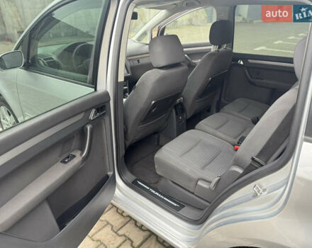 Сірий Фольксваген Туран, об'ємом двигуна 1.6 л та пробігом 262 тис. км за 5500 $, фото 15 на Automoto.ua