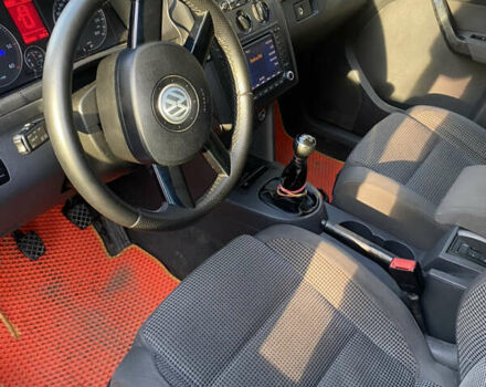 Серый Фольксваген Туран, объемом двигателя 2 л и пробегом 280 тыс. км за 5500 $, фото 5 на Automoto.ua