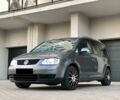 Серый Фольксваген Туран, объемом двигателя 1.6 л и пробегом 230 тыс. км за 6000 $, фото 1 на Automoto.ua