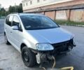 Серый Фольксваген Туран, объемом двигателя 1.6 л и пробегом 280 тыс. км за 3200 $, фото 1 на Automoto.ua