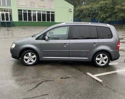 Сірий Фольксваген Туран, об'ємом двигуна 2 л та пробігом 280 тис. км за 6400 $, фото 1 на Automoto.ua