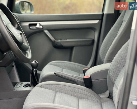 Сірий Фольксваген Туран, об'ємом двигуна 1.6 л та пробігом 173 тис. км за 5900 $, фото 13 на Automoto.ua