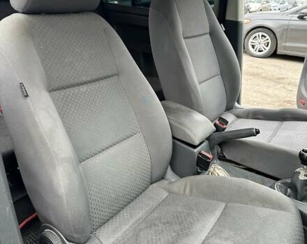 Серый Фольксваген Туран, объемом двигателя 1.6 л и пробегом 338 тыс. км за 5500 $, фото 15 на Automoto.ua