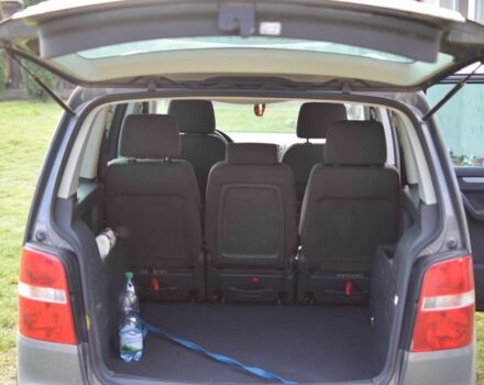 Серый Фольксваген Туран, объемом двигателя 2 л и пробегом 370 тыс. км за 4950 $, фото 18 на Automoto.ua