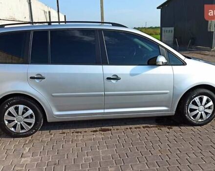 Серый Фольксваген Туран, объемом двигателя 1.6 л и пробегом 260 тыс. км за 5500 $, фото 1 на Automoto.ua