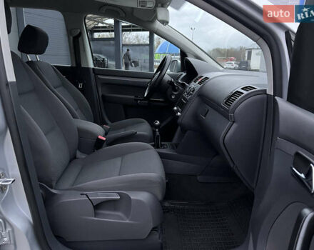 Сірий Фольксваген Туран, об'ємом двигуна 1.6 л та пробігом 307 тис. км за 4900 $, фото 45 на Automoto.ua