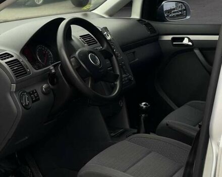 Серый Фольксваген Туран, объемом двигателя 2 л и пробегом 296 тыс. км за 4999 $, фото 28 на Automoto.ua