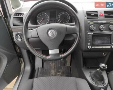 Серый Фольксваген Туран, объемом двигателя 1.6 л и пробегом 220 тыс. км за 5550 $, фото 10 на Automoto.ua