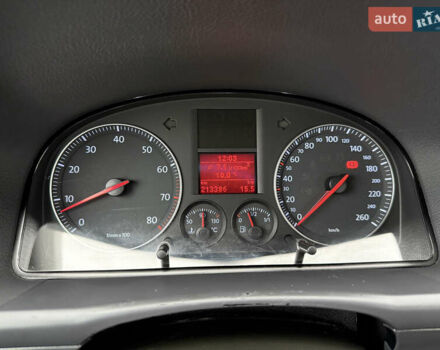 Серый Фольксваген Туран, объемом двигателя 1.6 л и пробегом 213 тыс. км за 6900 $, фото 1 на Automoto.ua