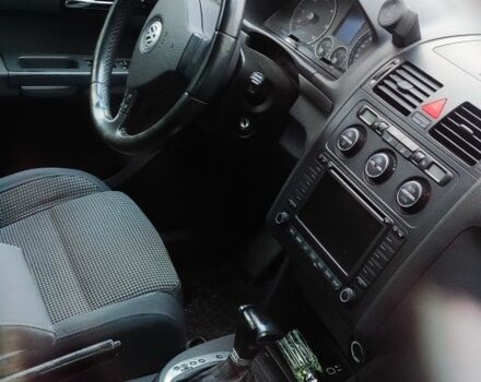 Сірий Фольксваген Туран, об'ємом двигуна 2 л та пробігом 310 тис. км за 5800 $, фото 4 на Automoto.ua