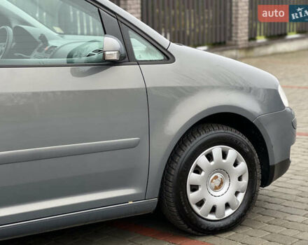 Сірий Фольксваген Туран, об'ємом двигуна 1.6 л та пробігом 173 тис. км за 5900 $, фото 2 на Automoto.ua