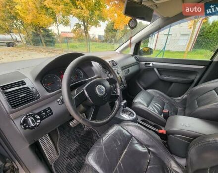 Серый Фольксваген Туран, объемом двигателя 2 л и пробегом 330 тыс. км за 5300 $, фото 24 на Automoto.ua