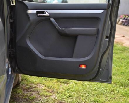 Серый Фольксваген Туран, объемом двигателя 2 л и пробегом 370 тыс. км за 4950 $, фото 11 на Automoto.ua