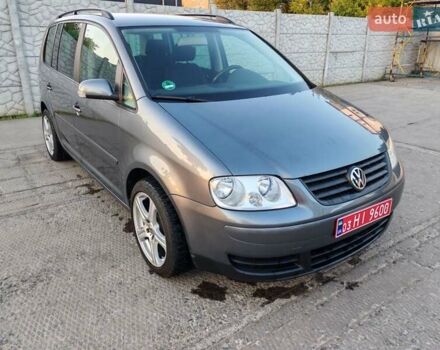 Серый Фольксваген Туран, объемом двигателя 1.6 л и пробегом 220 тыс. км за 6000 $, фото 12 на Automoto.ua