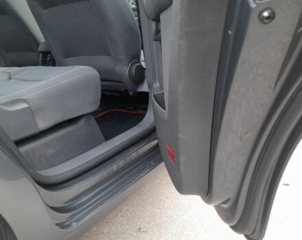 Серый Фольксваген Туран, объемом двигателя 1.9 л и пробегом 350 тыс. км за 2600 $, фото 3 на Automoto.ua