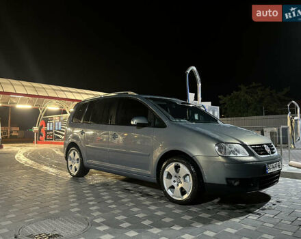 Сірий Фольксваген Туран, об'ємом двигуна 1.97 л та пробігом 334 тис. км за 6300 $, фото 2 на Automoto.ua