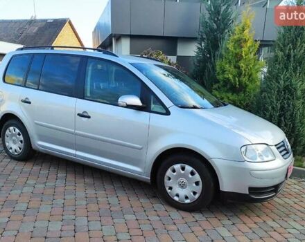 Серый Фольксваген Туран, объемом двигателя 1.6 л и пробегом 220 тыс. км за 5550 $, фото 2 на Automoto.ua