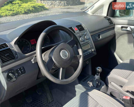 Сірий Фольксваген Туран, об'ємом двигуна 1.6 л та пробігом 171 тис. км за 6100 $, фото 6 на Automoto.ua