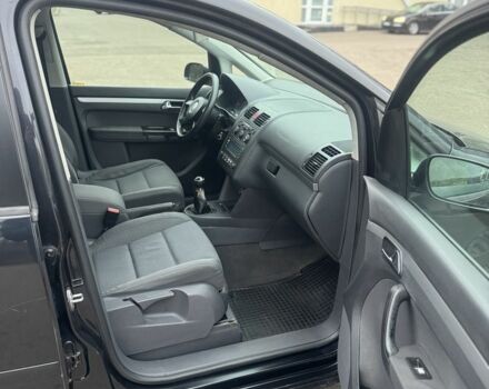 Серый Фольксваген Туран, объемом двигателя 2 л и пробегом 250 тыс. км за 3550 $, фото 16 на Automoto.ua