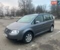 Серый Фольксваген Туран, объемом двигателя 1.6 л и пробегом 240 тыс. км за 4999 $, фото 1 на Automoto.ua